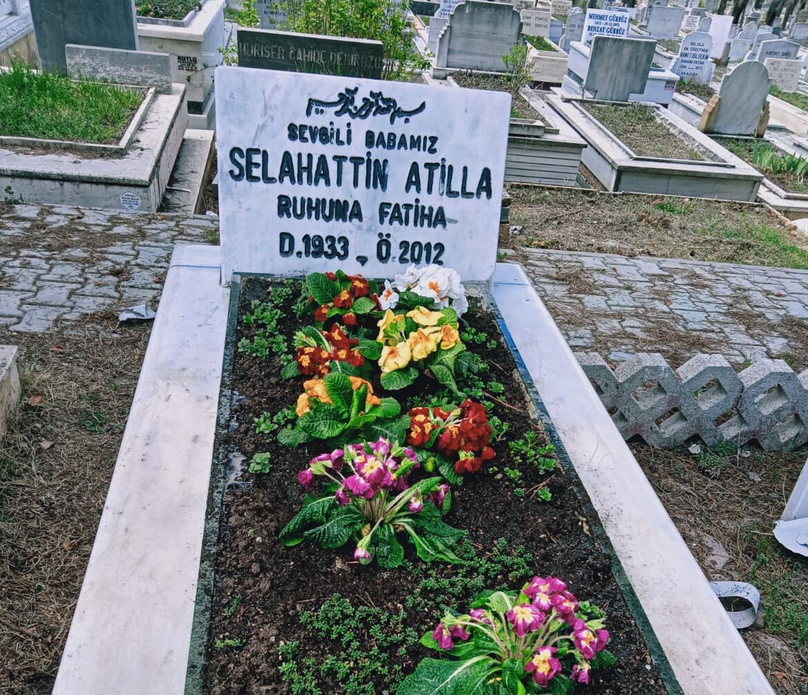 Babasının mezarında şok yaşadı! Erdal Beşikçioğlu'nun Behzat Ç. dizisi için izin almadan değiştirmişler - 1. Resim