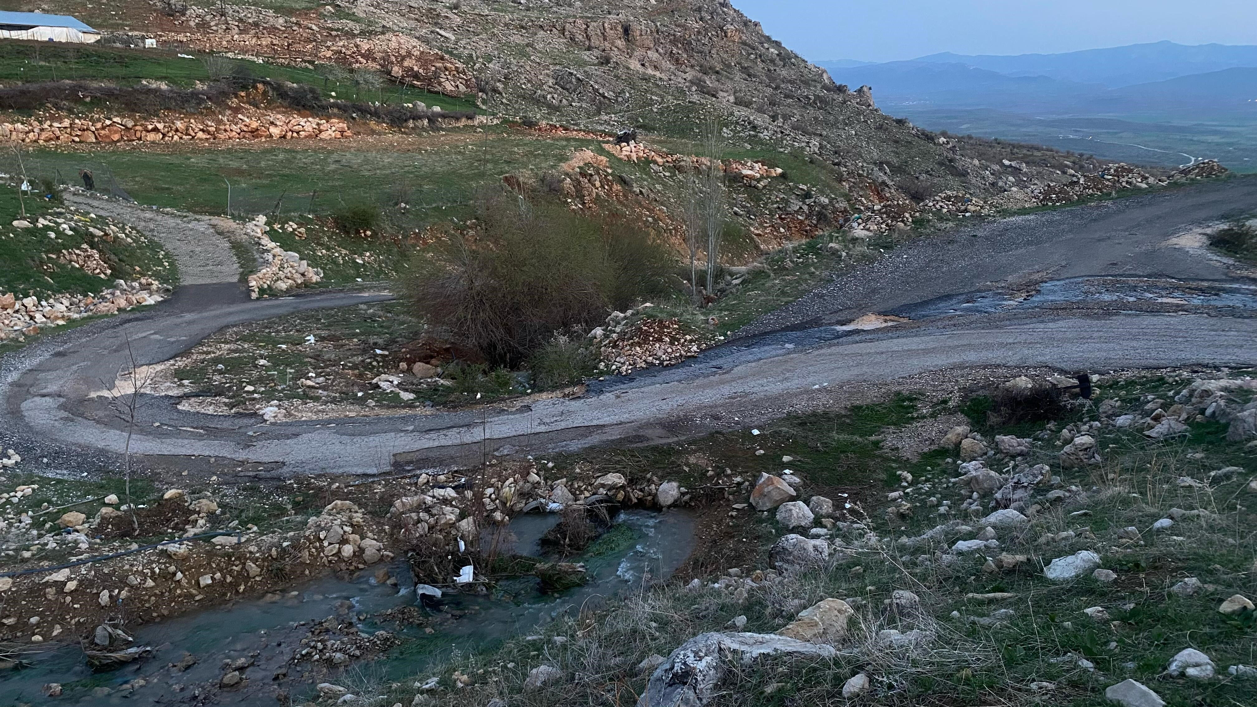 Diyarbakır Liceli vatandaştan DEM'li belediyeye tepki: Köyümüze gidemiyoruz!  - 3. Resim
