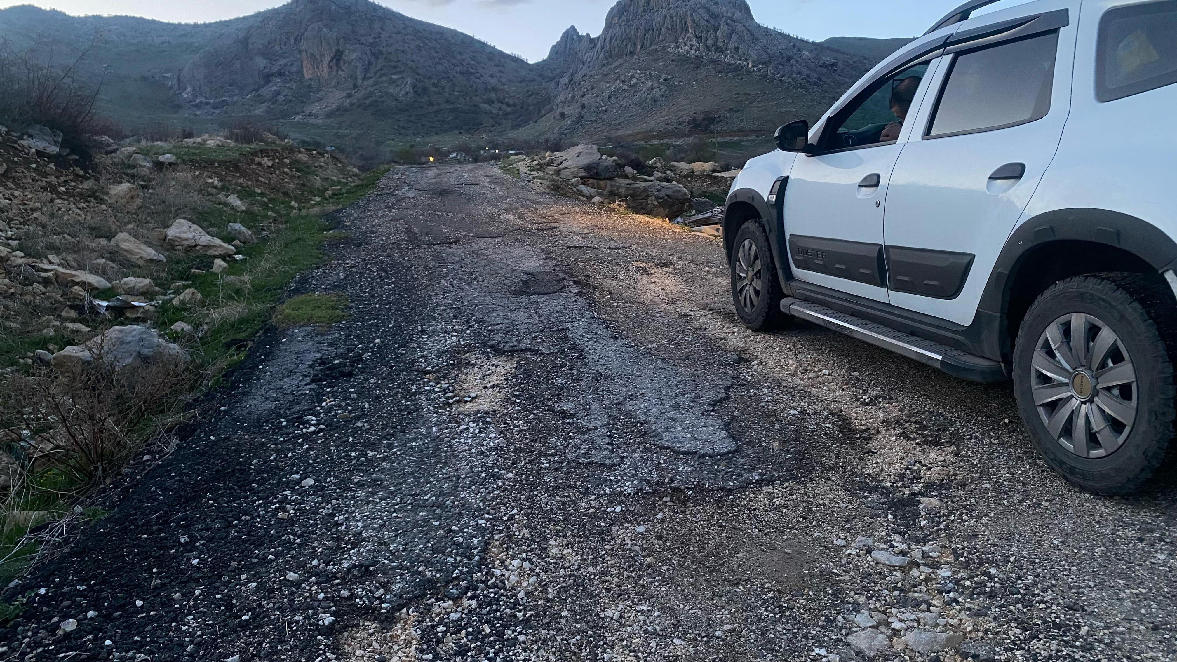 Diyarbakır Liceli vatandaştan DEM'li belediyeye tepki: Köyümüze gidemiyoruz!  - 2. Resim