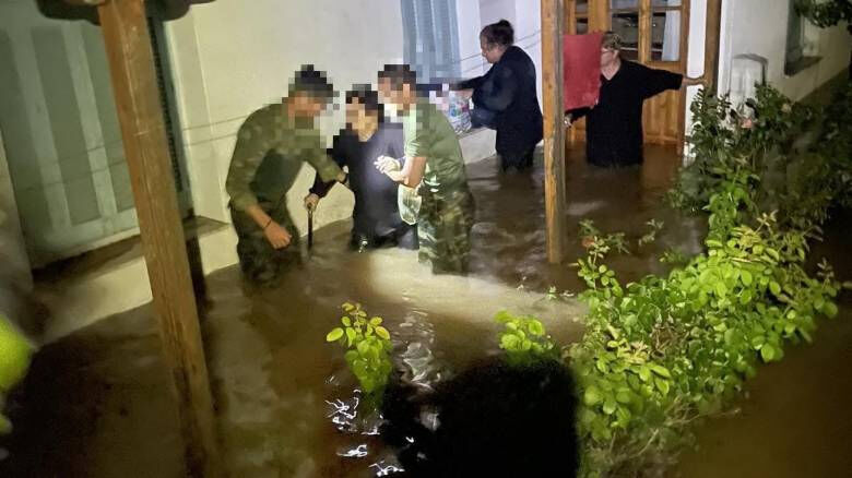 Ege’de durum kontrolden çıkabilir! Sel Yunan adalarını yuttu: Turistler mahsur kaldı! - 2. Resim