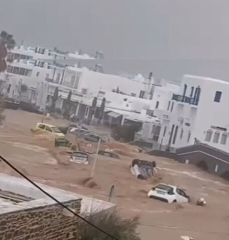 Ege’de durum kontrolden çıkabilir! Sel Yunan adalarını yuttu: Turistler mahsur kaldı! - 1. Resim