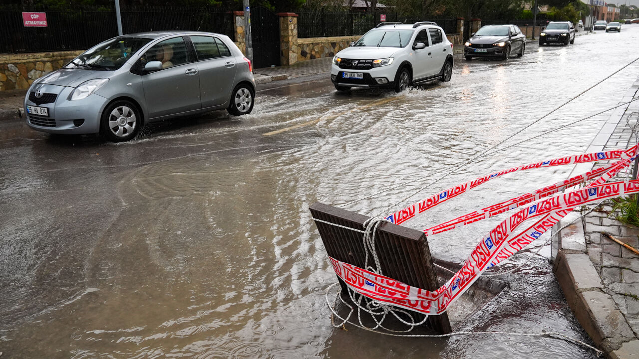 Sağanak İzmir Çeşme'yi vurdu, otelleri su bastı - 3. Resim