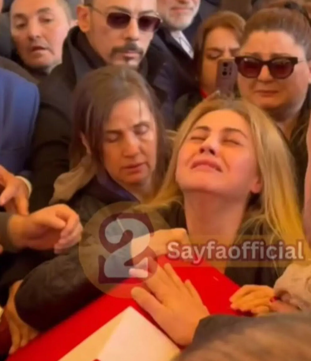 Volkan Konak'a veda! Eşi ve kızı tabuta sarılıp feryat etti: Bize bunu nasıl yaptın? - 3. Resim