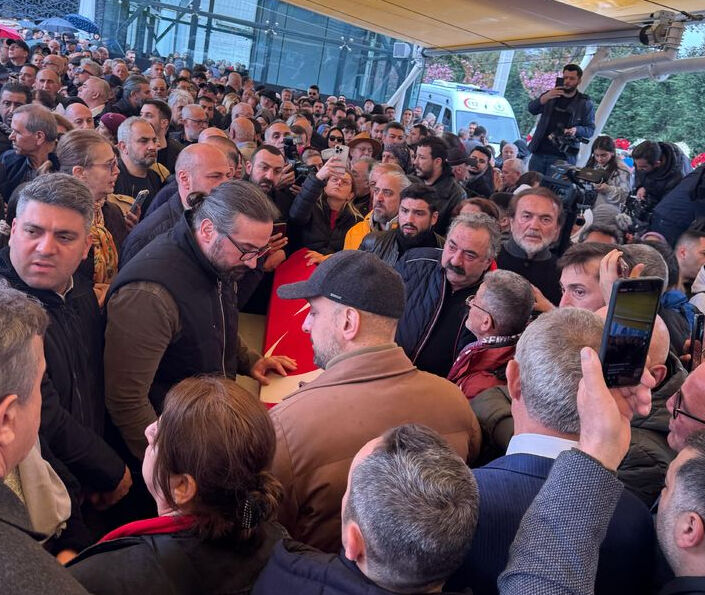 Volkan Konak'a veda! Eşi ve kızı tabuta sarılıp feryat etti: Bize bunu nasıl yaptın? - 2. Resim