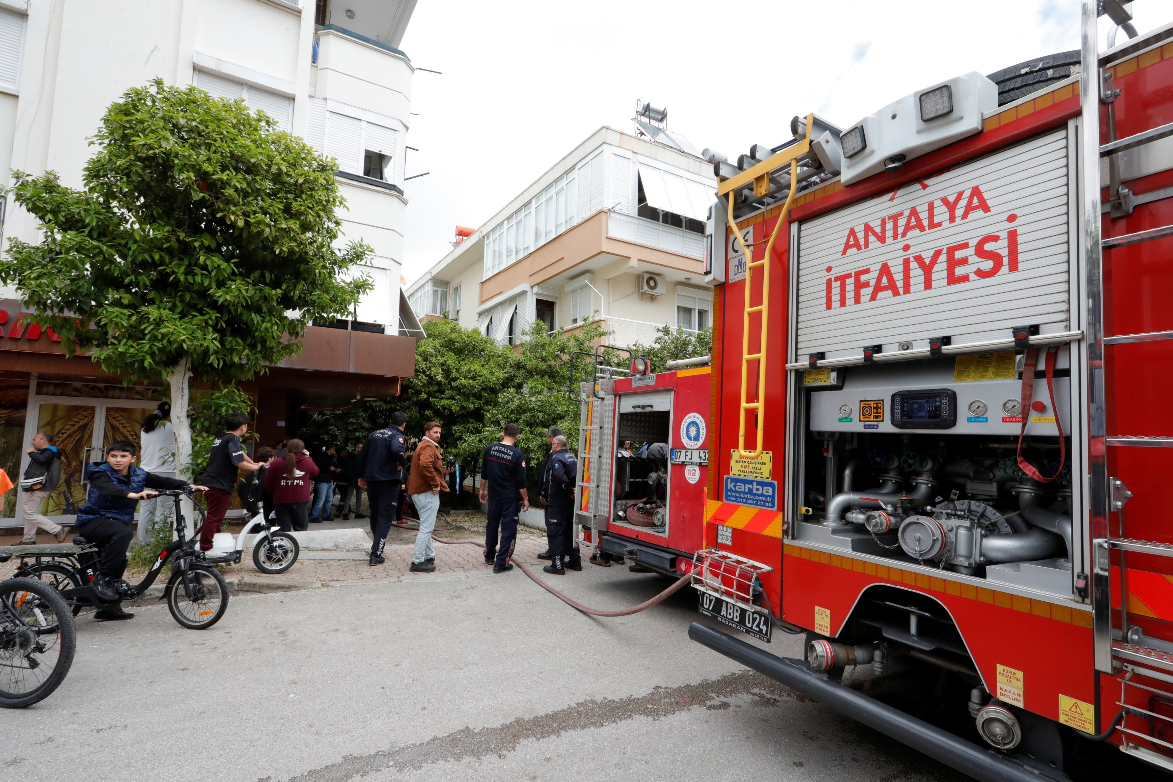 Antalya’da korku dolu anlar! Çamaşır makinesinden yangın çıktı Antalya’da korku dolu anlar! Çamaşır makinesinden yangın çıktı - 1. Resim