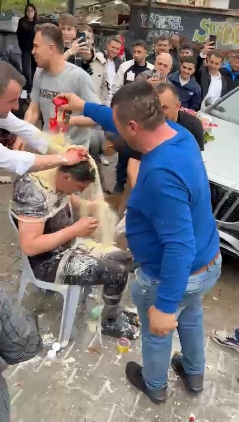 Bursa'da ilginç düğün geleneği! Damada yaptıkları hayret ettirdi Bursa'da ilginç düğün geleneği! Damada yaptıkları hayret ettirdi - 2. Resim