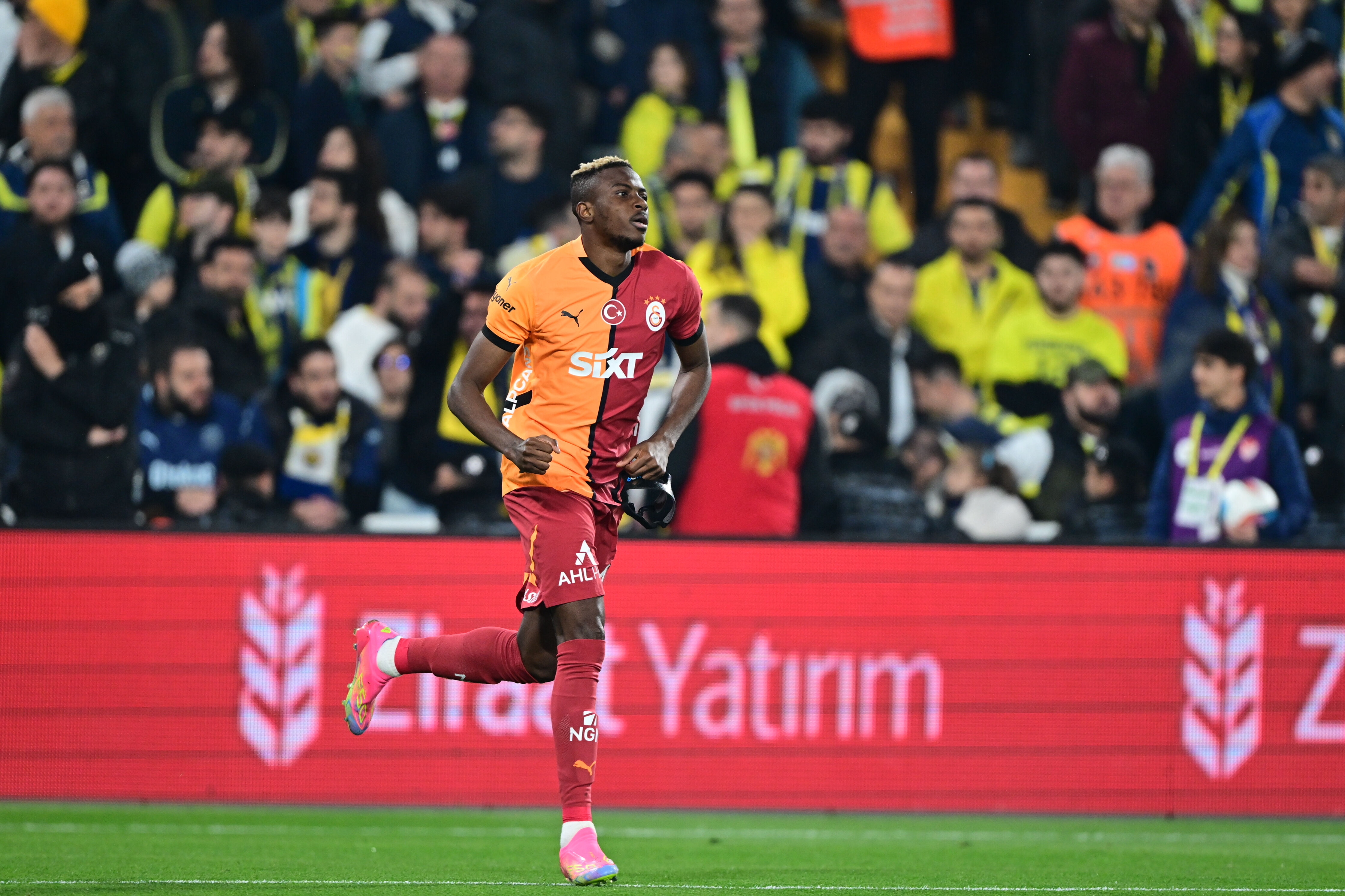 Fenerbahçe'de yaprak dökümü! Olaylı derbide kazanan Galatasaray CANLI ANLATIM | Fenerbahçe - Galatasaray - 2. Resim