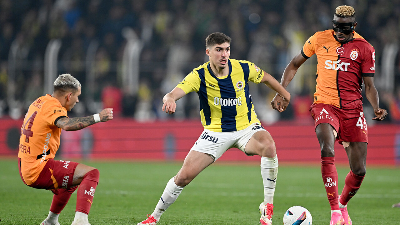 Fenerbahçe'de yaprak dökümü! Olaylı derbide kazanan Galatasaray CANLI ANLATIM | Fenerbahçe - Galatasaray - 1. Resim