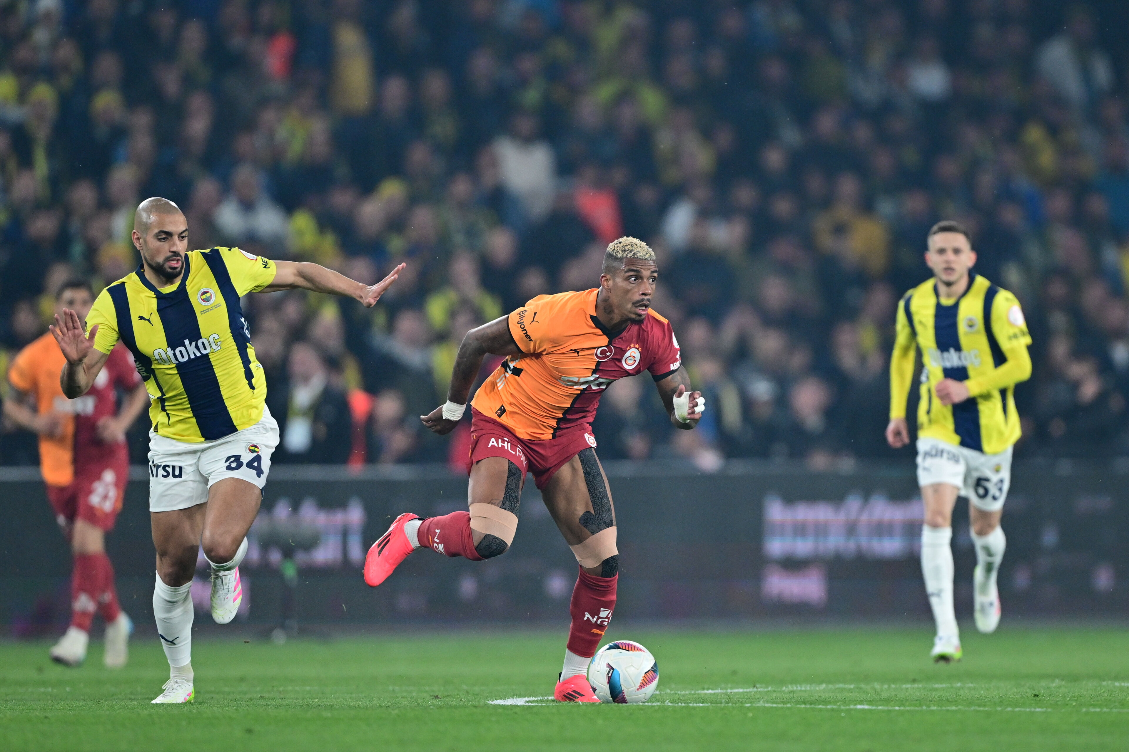 Galatasaray'da sakatlık şoku! Yıldız isim maça devam edemedi - 1. Resim