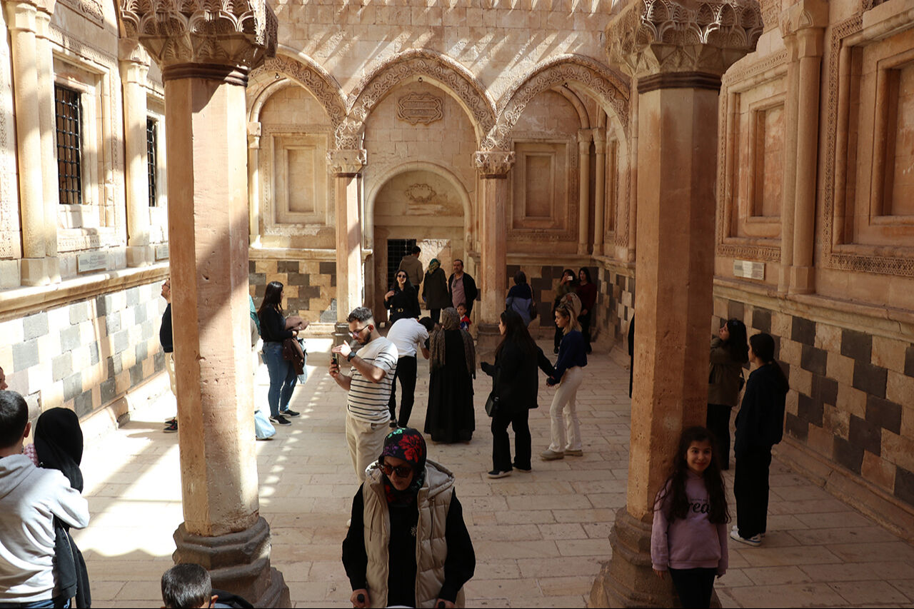 İshak Paşa Sarayı ihtişamıyla ilgi odağı! Mutlaka gezilecek yerlerin başında geliyor - 3. Resim