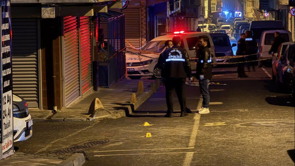 İstanbul Bağcılar'da çatışma çıktı! Bir bekçi yüzünden vuruldu - 2. Resim