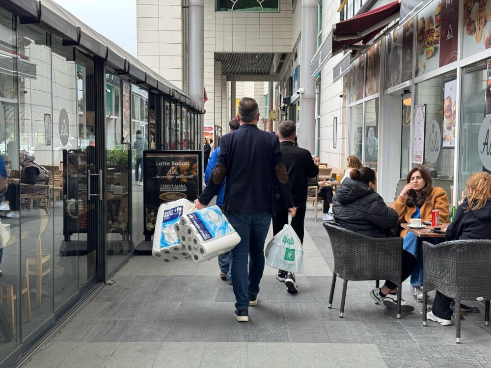 İstanbul’da boykot çağrısı karşılık bulmadı! AVM ve restoranlar doldu - 1. Resim