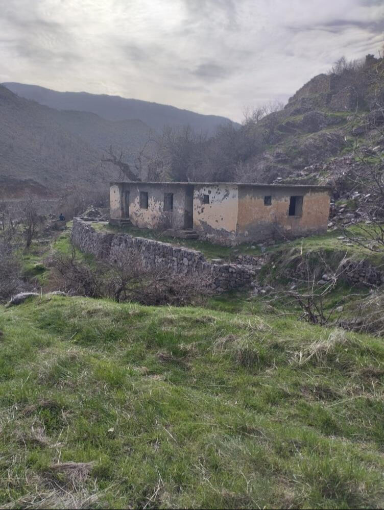 Kurudere köyü özel izinle açıldı! 30 yıl sonra kavuştular, ilk işleri mezarı ziyaret oldu Kurudere köyü özel izinle açıldı! 30 yıl sonra kavuştular, ilk işleri mezarı ziyaret oldu - 3. Resim