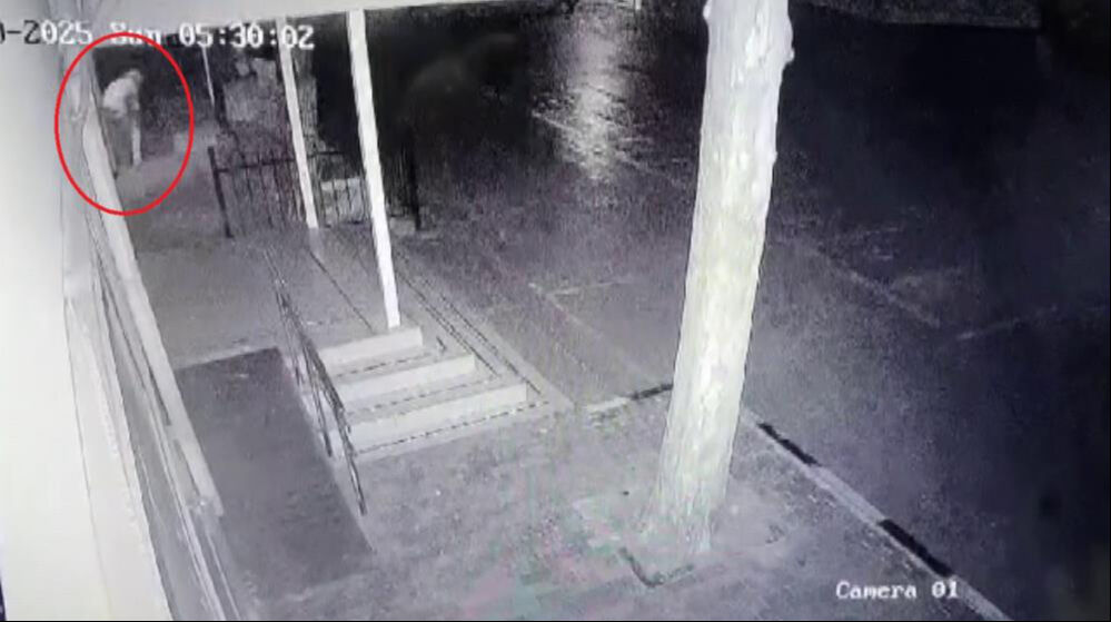 Okul bahçesinde akılalmaz olay! İşe gelen güvenlik görevlisi fark etti Okul bahçesinde akıl almaz olay! İşe gelen güvenlik görevlisi fark etti - 3. Resim