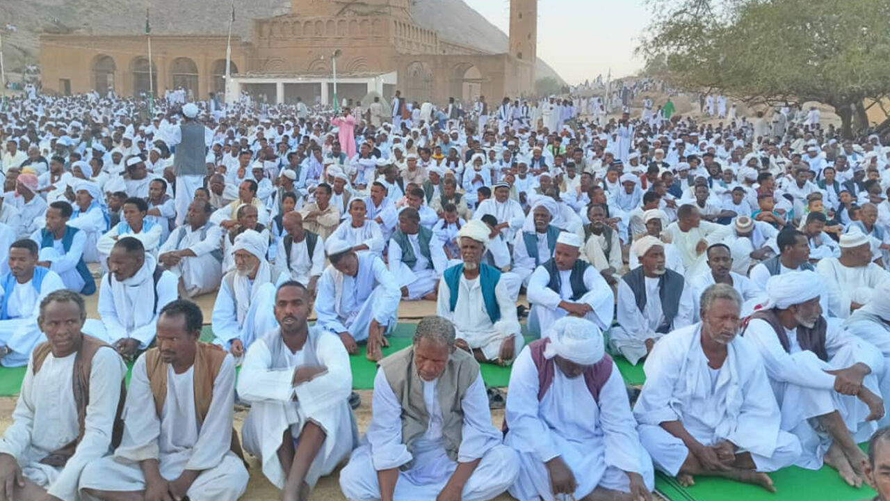 Suriye'de Esad'sız, Sudan'da HDK'sız ilk bayram! Bu bayram kuşlar bir başka öttü Suriye'de Esad'sız, Sudan'da HDK'sız ilk bayram! Bu bayram kuşlar bir başka öttü - 2. Resim