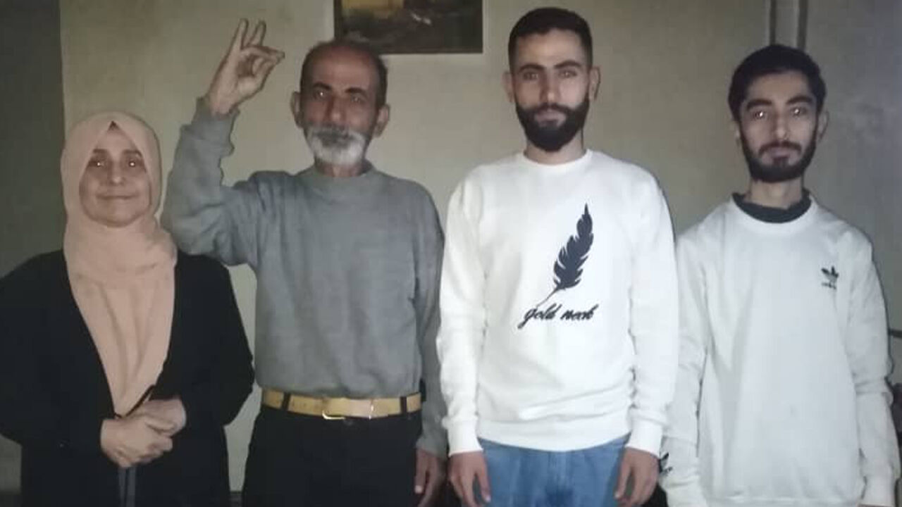 Suriye'de Esad'sız, Sudan'da HDK'sız ilk bayram! Bu bayram kuşlar bir başka öttü Suriye'de Esad'sız, Sudan'da HDK'sız ilk bayram! Bu bayram kuşlar bir başka öttü - 1. Resim