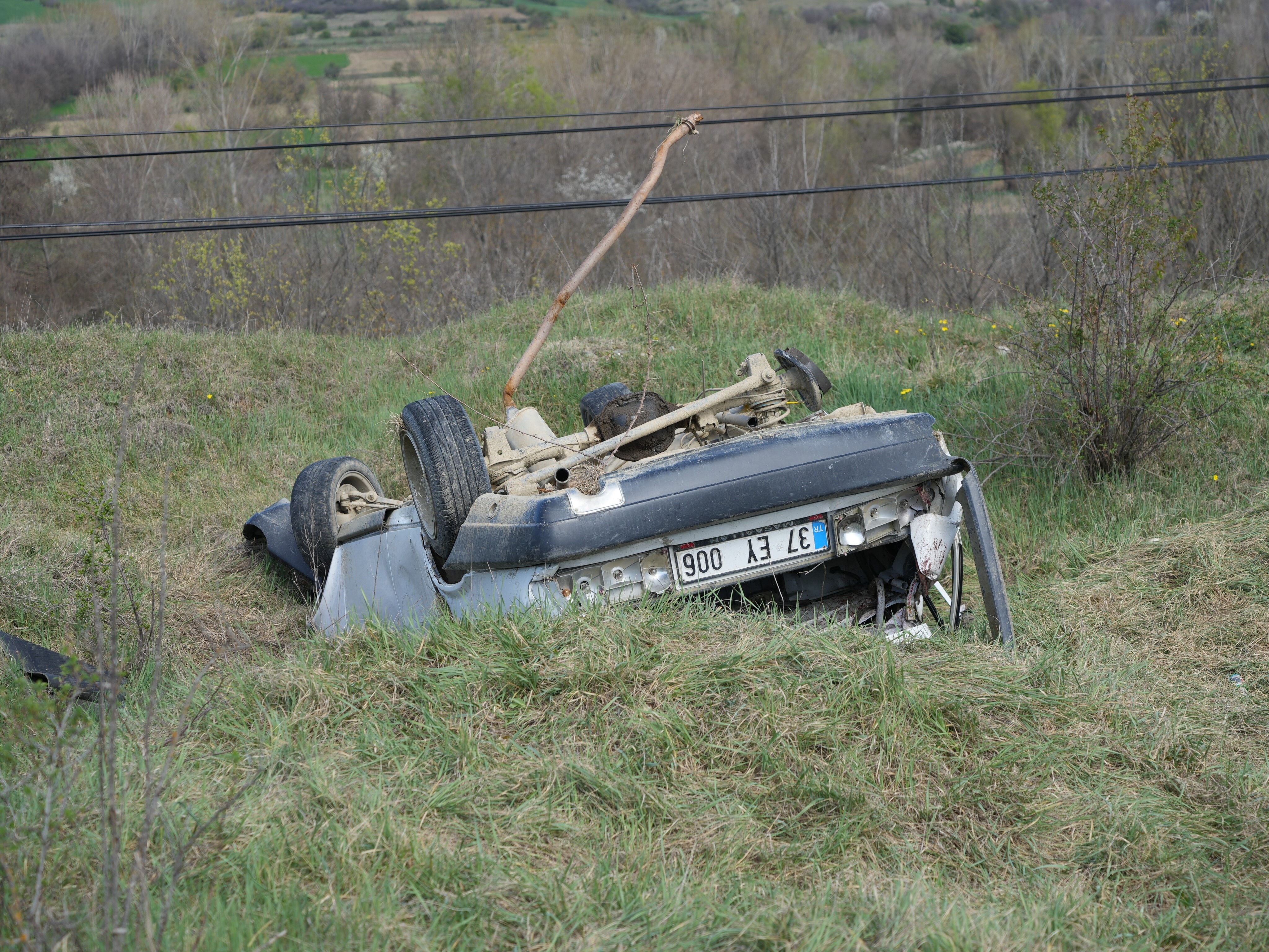 Takla atan araç hurdaya döndü, 23 yaşındaki genç hayatını kaybetti - 1. Resim
