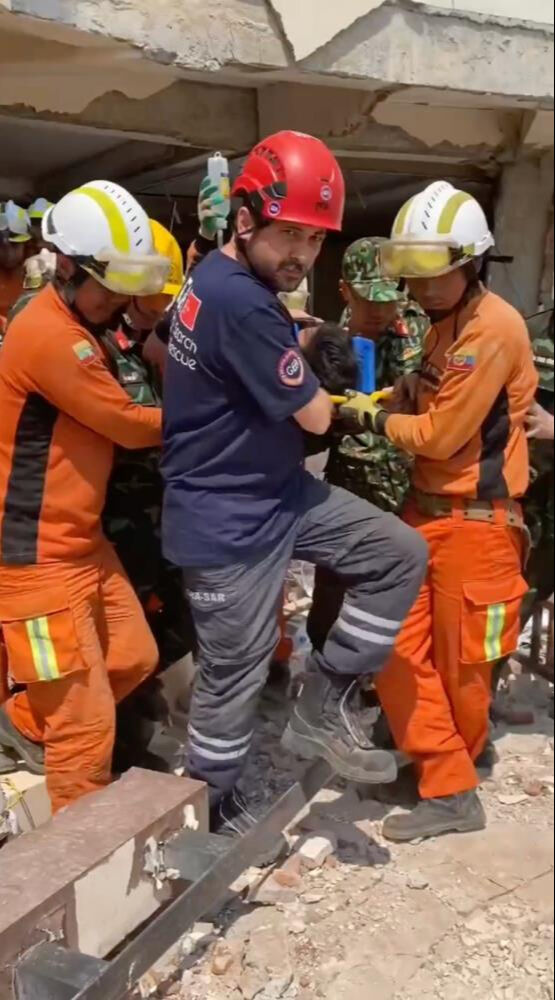 Türk ekibi deprem felaketinin yaşandığı Myanmar'da! Enkazdan 2 kişi sağ çıkarıldı Türk ekibi deprem felaketinin yaşandığı Myanmar'da! Enkazdan 2 kişi sağ çıkarıldı - 2. Resim