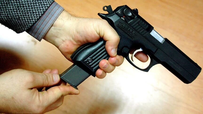 Japonya bu skandalla çalkalandı! Bavulunda tabancayla ülke değiştirdi Ülke bu skandalla çalkalandı! Bavulunda tabancayla ülke değiştirdi - 1. Resim