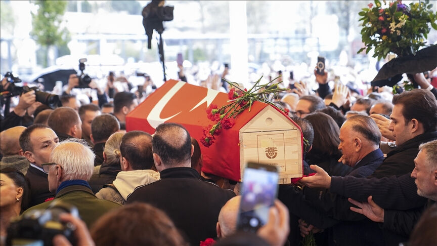 Volkan Konak'ın cenazesinde taciz skandalı! Ünlü isim yaka paça dışarı atıldı - 1. Resim