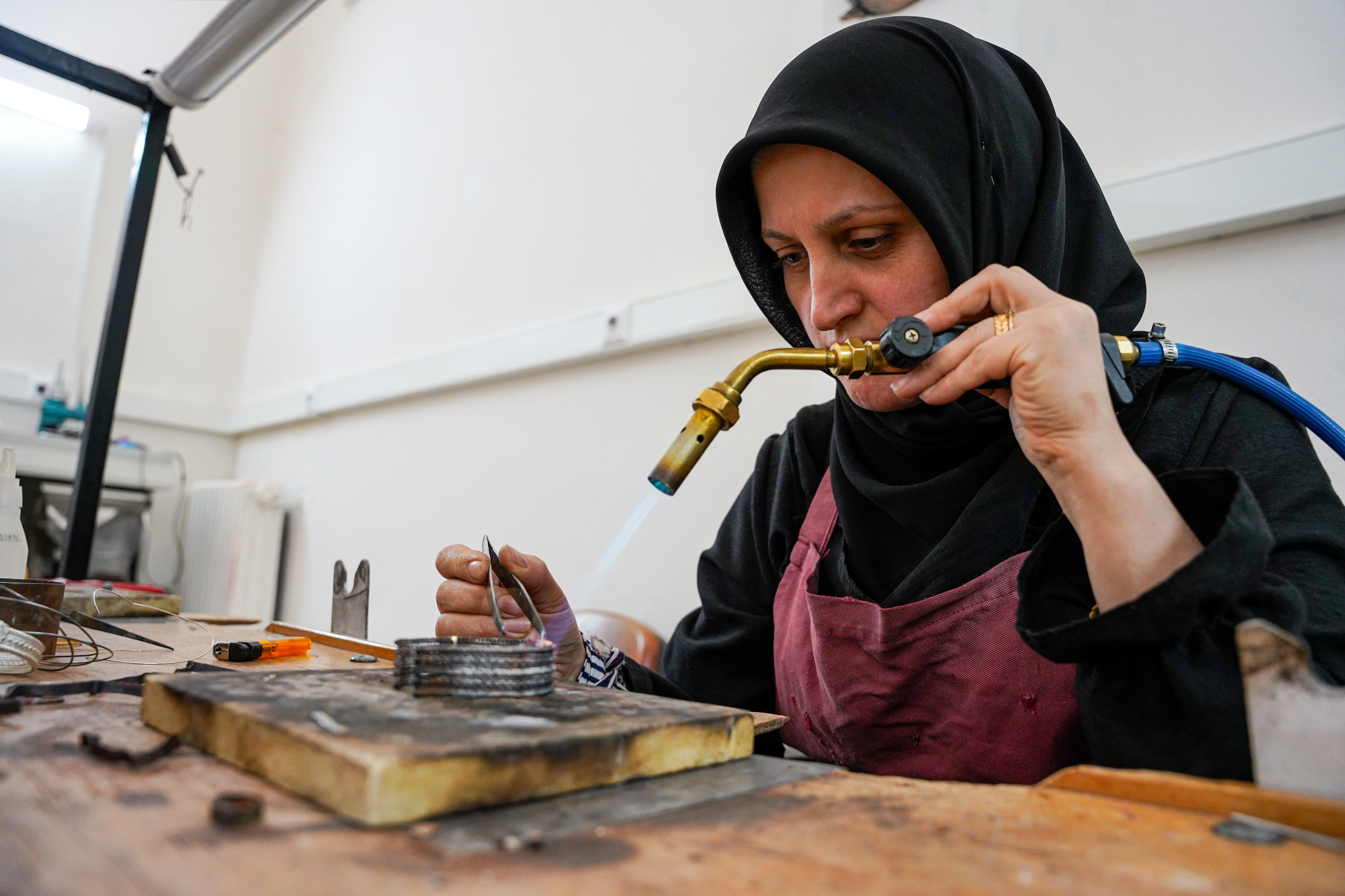 Altındaki yükseliş 3 asırlık geleneği değiştirdi! Artık bakın neyden yapılıyor  - 1. Resim