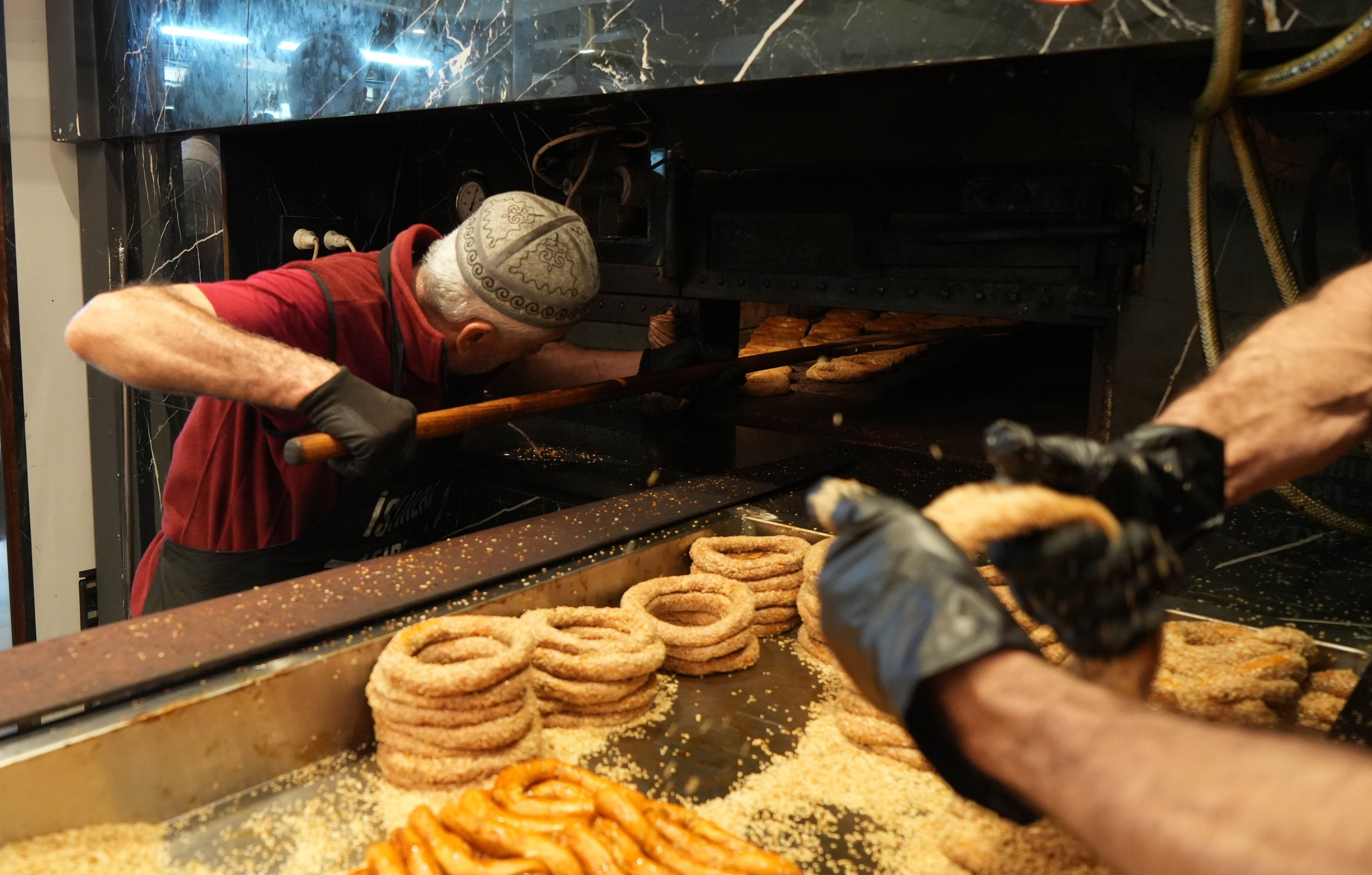 Bu simidin unu farklı, suyu farklı yerden! Bayram dönüşü paket paket aldılar Bu simidin unu farklı, suyu farklı yerden! Bayram dönüşü paket paket aldılar - 1. Resim
