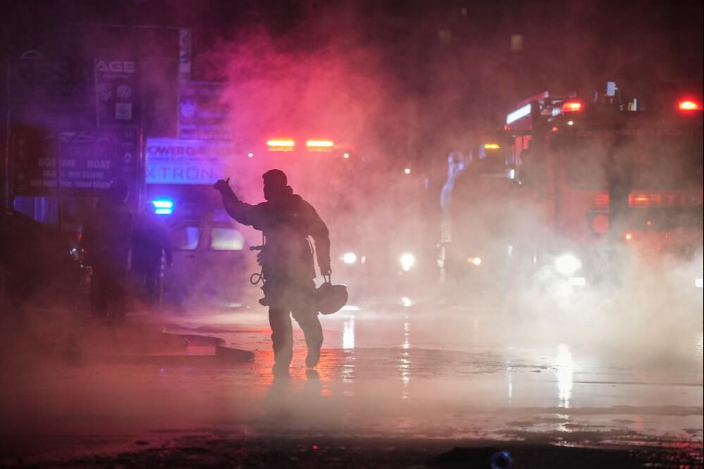 Bursa'da sıcak saatler! Büyük yangın çıktı, ekipler seferber oldu Bursa'da sıcak saatler! Büyük yangın çıktı, ekipler seferber oldu - 1. Resim