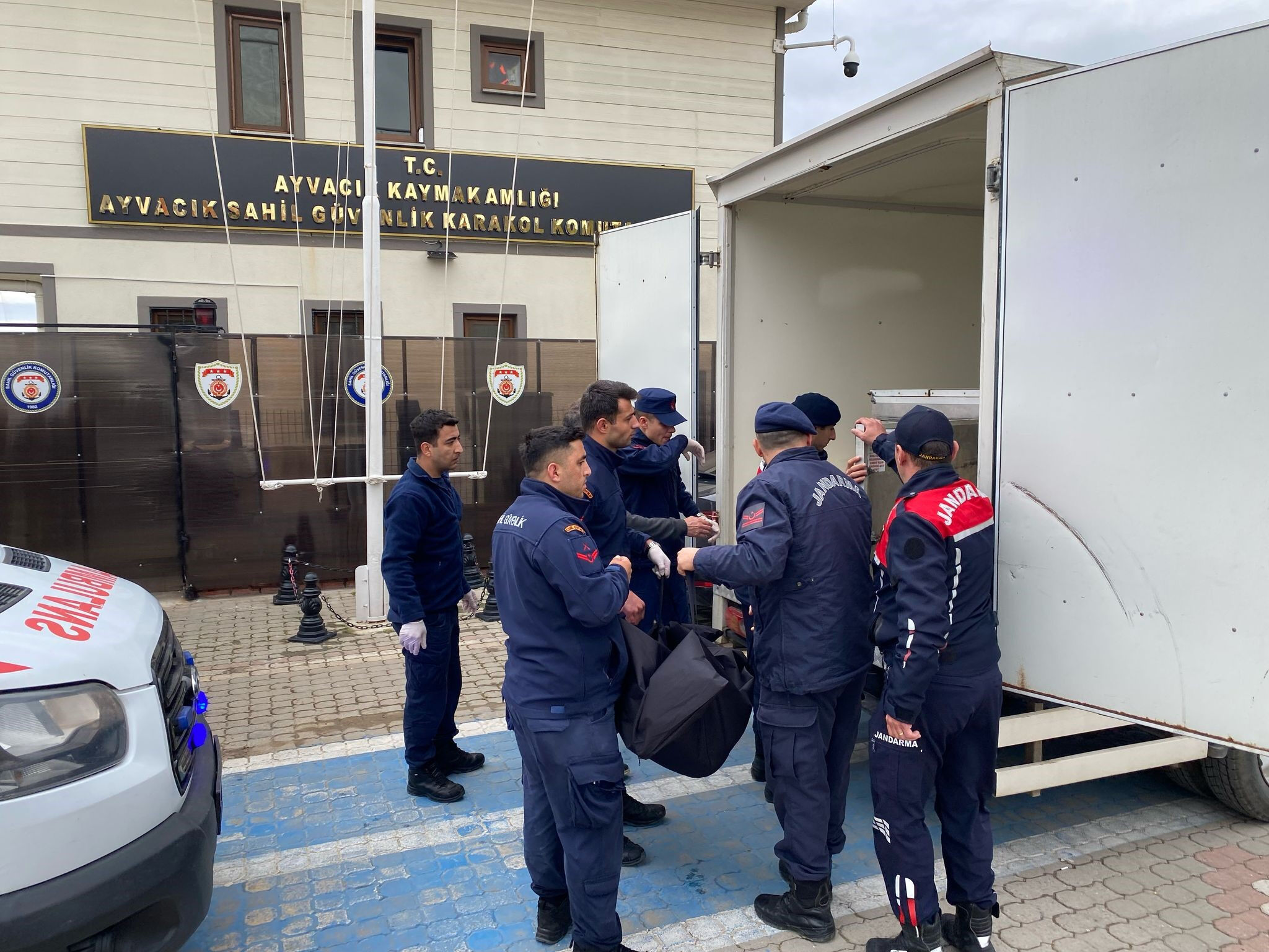 Çanakkale Ayvacık'ta kaçak göçmenleri taşıyan bot battı! Ölü ve yaralılar var - 3. Resim