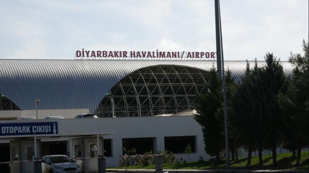 Havada büyük panik! Hindistan uçağı Diyarbakır'a acil iniş yaptı Havada büyük panik! Hindistan uçağı Diyarbakır'a acil iniş yaptı - 2. Resim