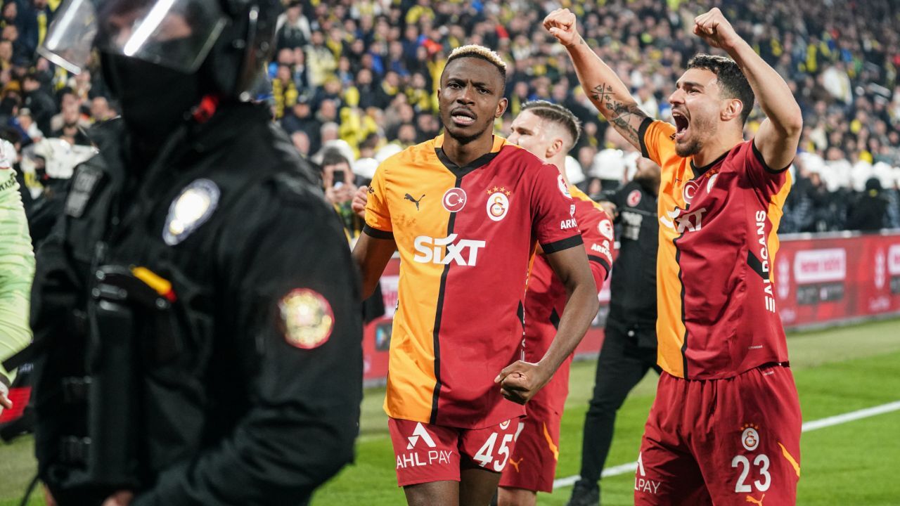 Zirve ile puan farkı 3'e düştü! Trendyol Süper Lig'de şampiyonluk oranları değişti Aslan kral! Galatasaray, Kadıköy'de Fenerbahçe'yi yıktı... Yarı finale çıktı!