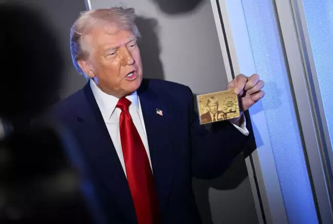 5 milyon dolara vatandaşlık hakkı! Trump'ın altın kartı ilk kez görücüye çıktı - 2. Resim