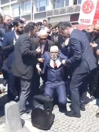 Alparslan Türkeş'i anma programında hareketli anlar! Dua okuyan imam bayıldı - 1. Resim