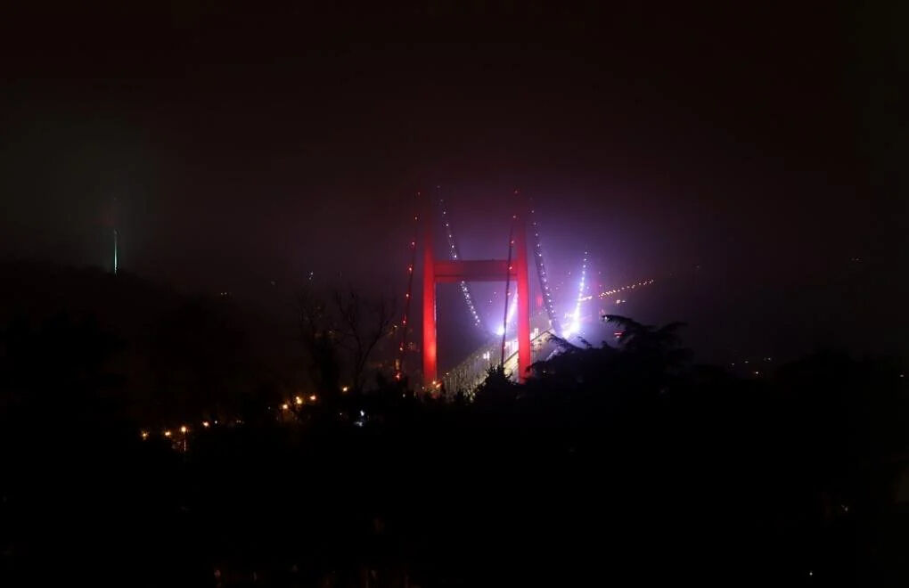 Boğaz'da gemi trafiği durduruldu! İstanbul'da deniz seferlerine sis engeli Boğaz'da gemi trafiği durduruldu! İstanbul'da deniz seferlerine sis engeli - 1. Resim