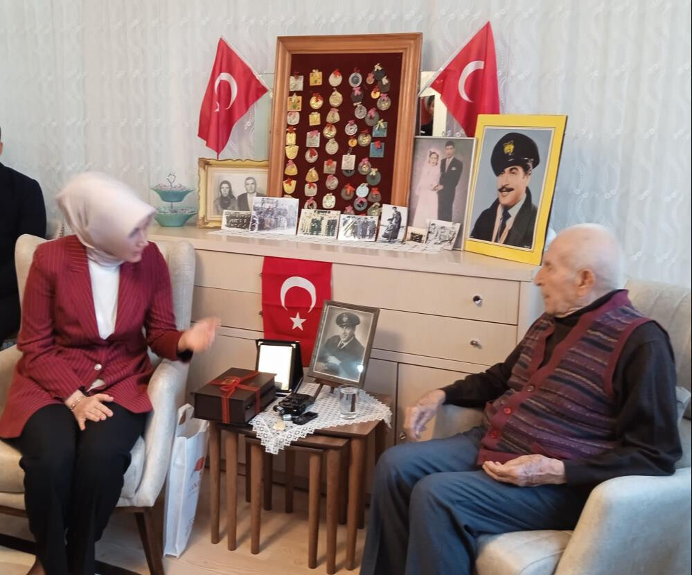 Dumlupınar denizaltısı ile en son o g&ouml;r&uuml;şt&uuml;! Hala anlatırken g&ouml;zyaşlarına boğuluyor - 1. Resim