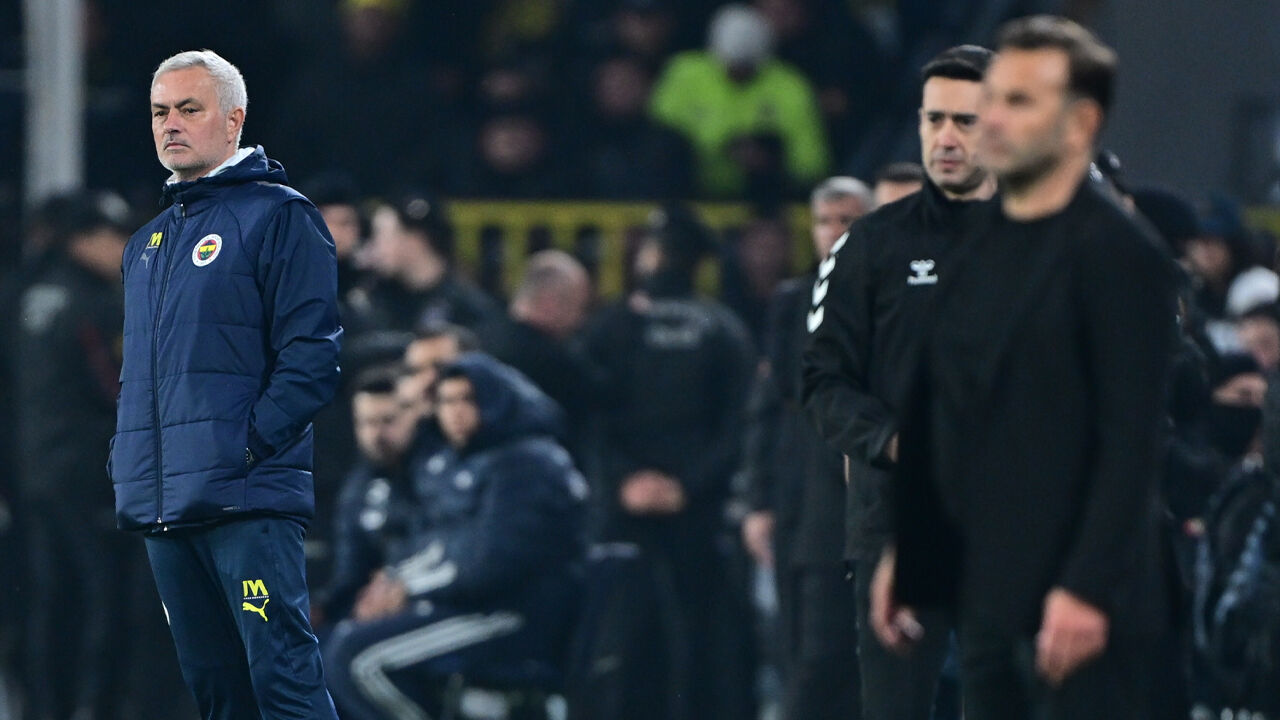 Fenerbahçe'de Jose Mourinho krizi! Ali Koç tavrını koydu, yönetim ikiye bölündü Fenerbahçe'de Jose Mourinho krizi! Ali Koç tavrını koydu, yönetim ikiye bölündü - 1. Resim