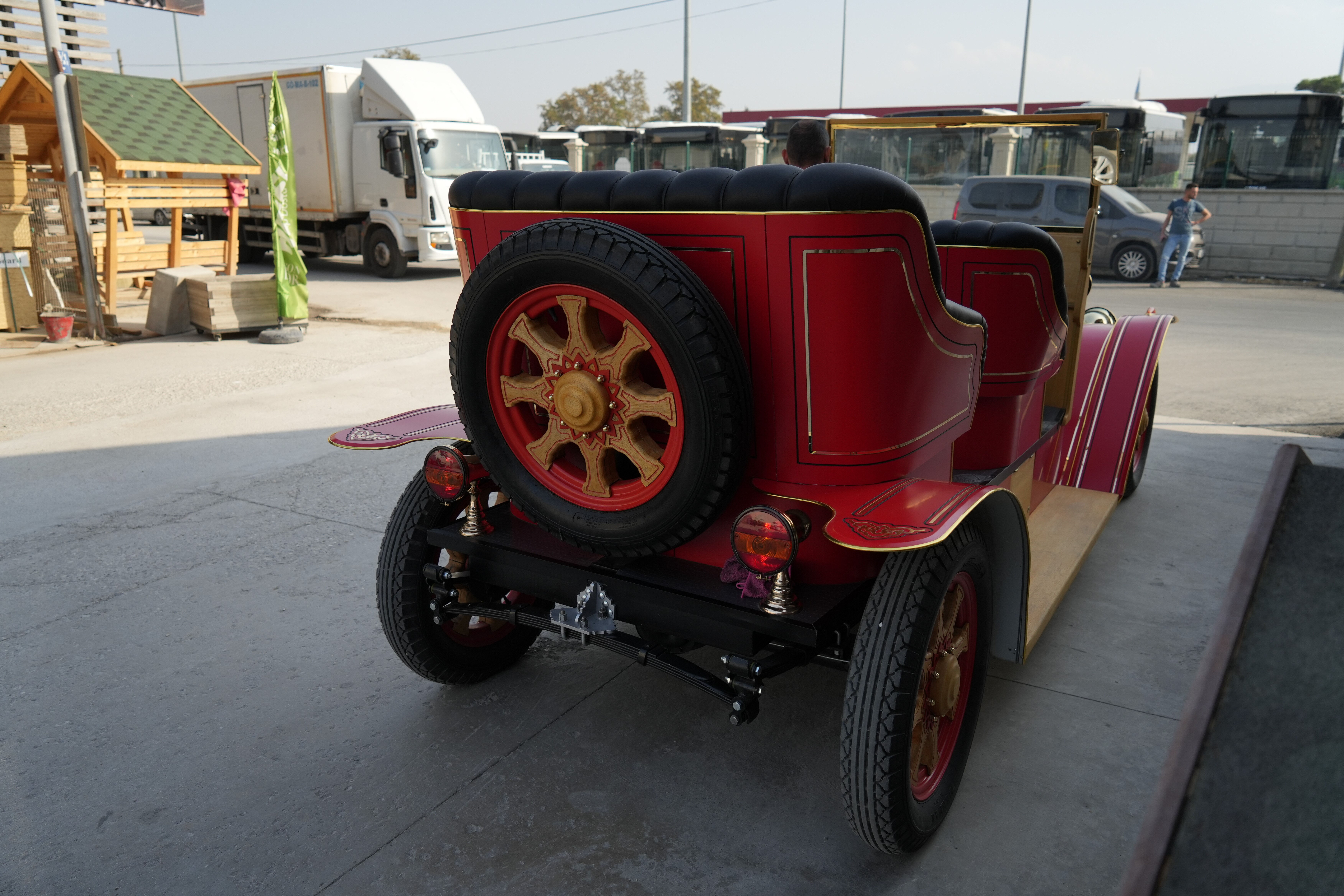 Gören hayran kalıyor! 1925 model aracın elektriklisini üretti, fiyatı dudak uçuklatıyor - 3. Resim