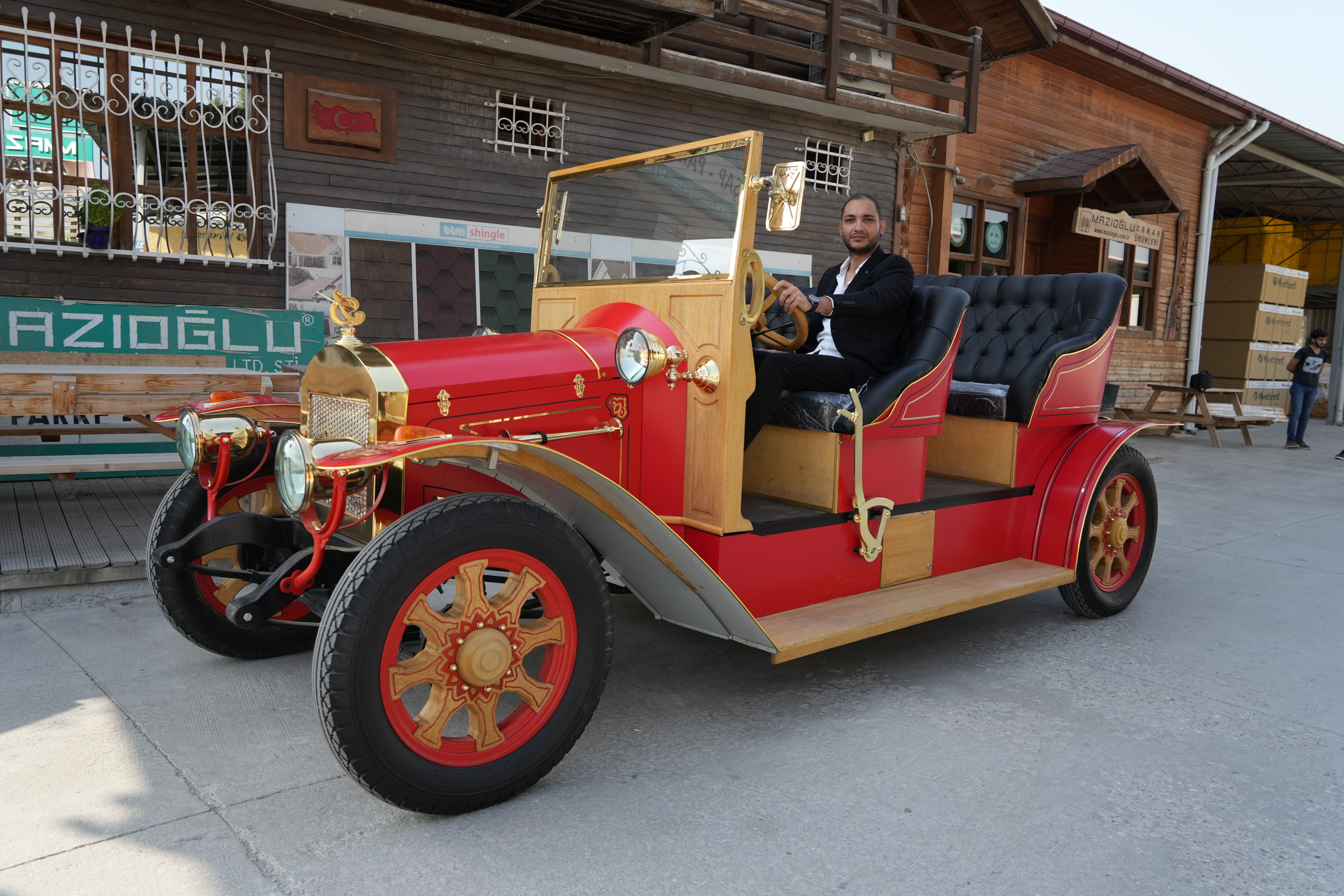 Gören hayran kalıyor! 1925 model aracın elektriklisini üretti, satış fiyatı 100 bin dolar - 1. Resim