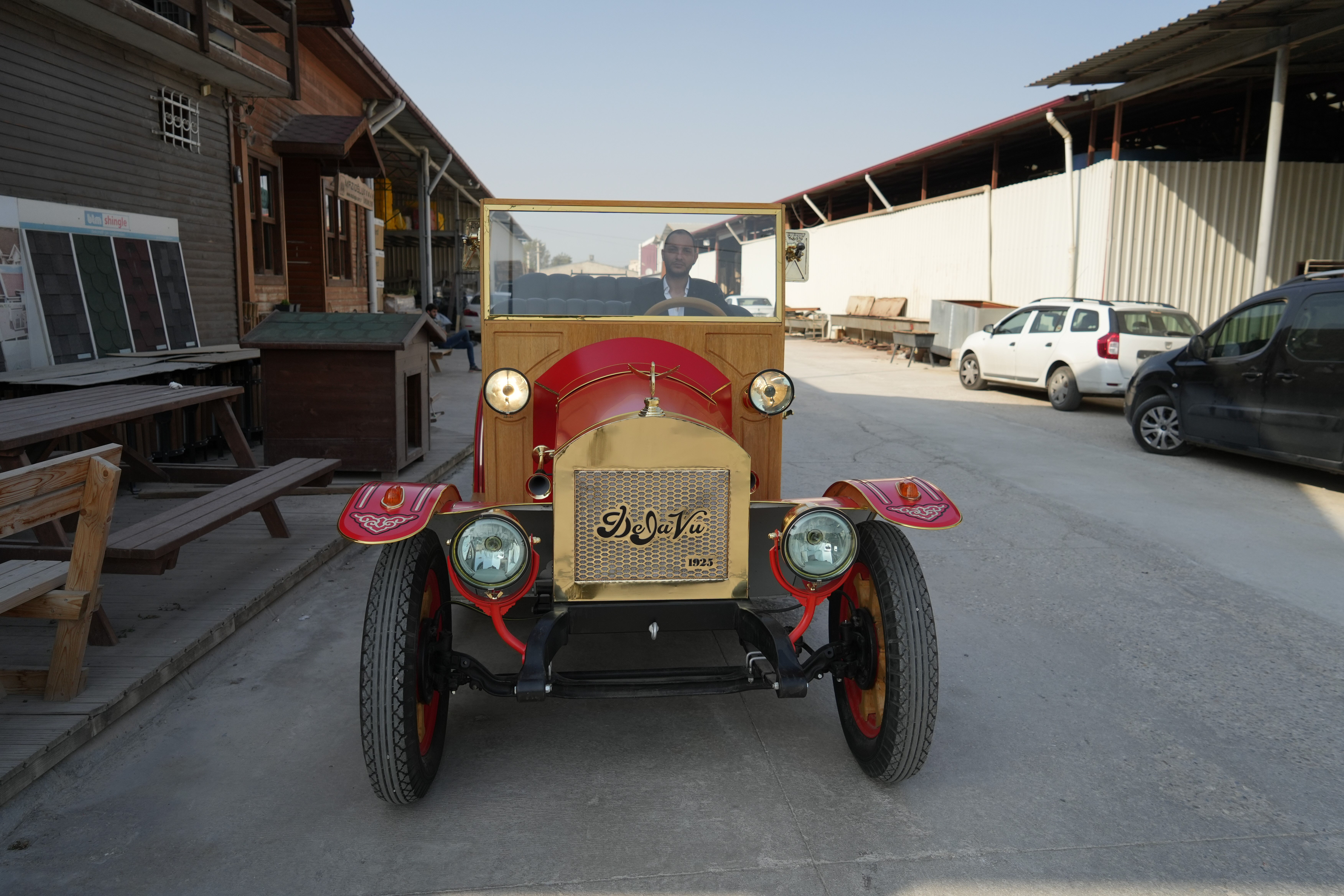 Gören hayran kalıyor! 1925 model aracın elektriklisini üretti, satış fiyatı 100 bin dolar - 2. Resim