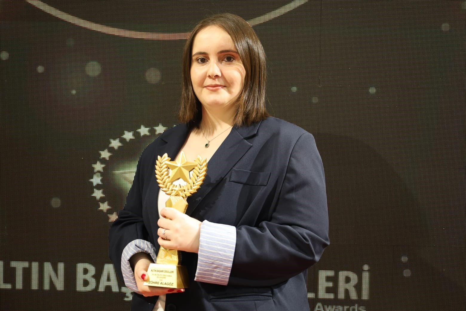 İHA muhabiri Zöhre Alagöz'e ''Yılın En İyi Savunma Muhabiri'' ödülü İHA muhabiri Zöhre Alagöz'e ''Yılın En İyi Savunma Muhabiri'' ödülü - 2. Resim