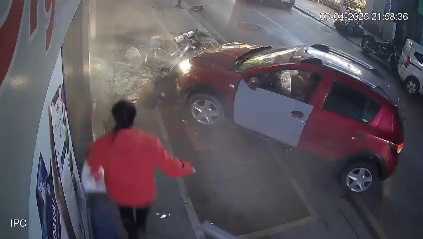 İzmit’te alkollü sürücü dehşeti! Kaldırımda yürüyen çocuğu ezdi - 1. Resim