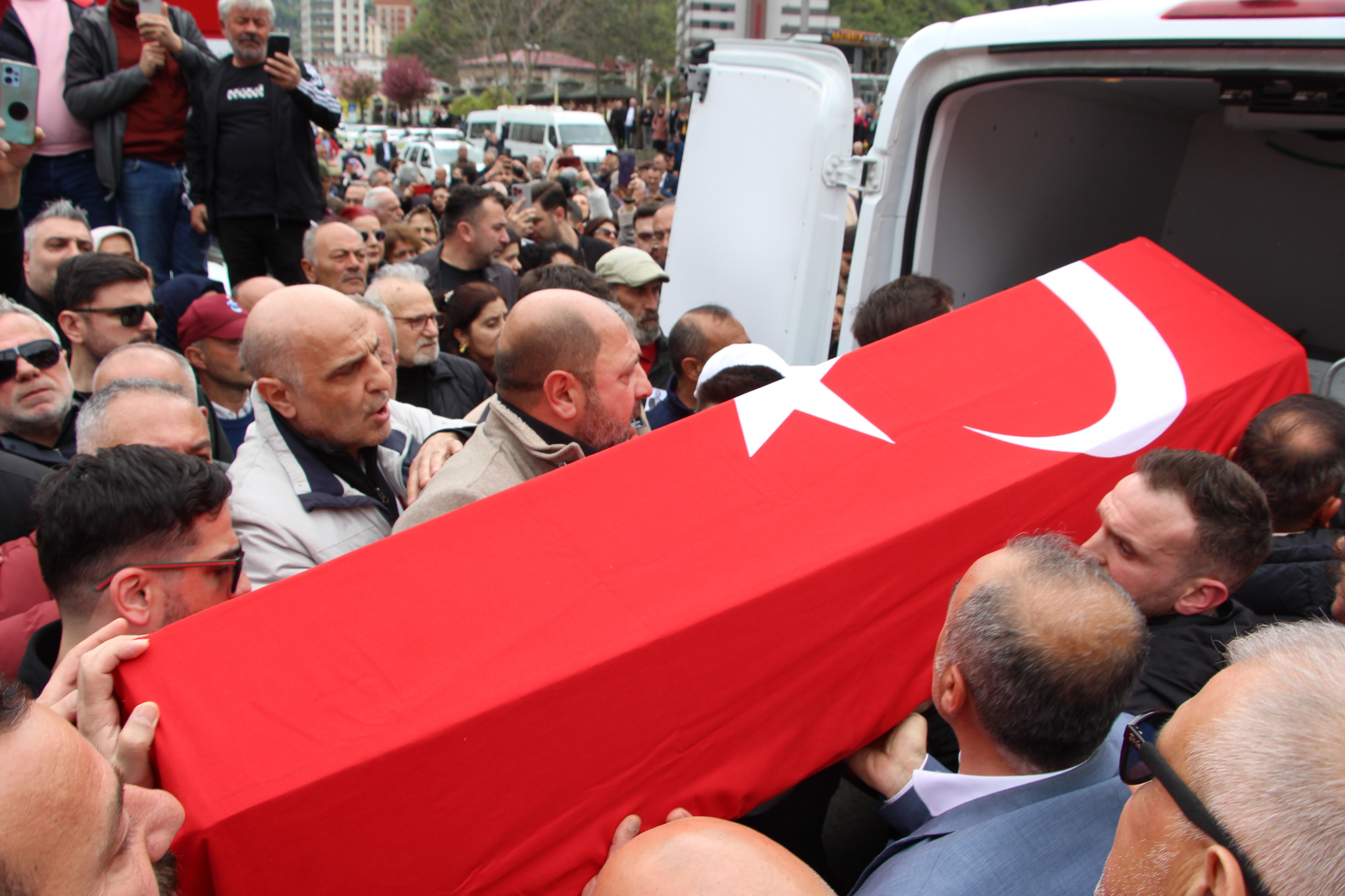 Korku dolu anlar! Sahnede kalp krizi geçiren şarkıcı Volkan Konak'ın ilk müdahale görüntüsü ortaya çıktı - 2. Resim