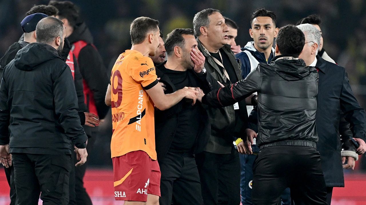 Okan Buruk, Jose Mourinho'nun burun sıkma olayının perde arkasını ilk kez anlattı! Okan Buruk'un lafları Mourinho'yu çileden çıkardı! Kavgayı başlatan söz;