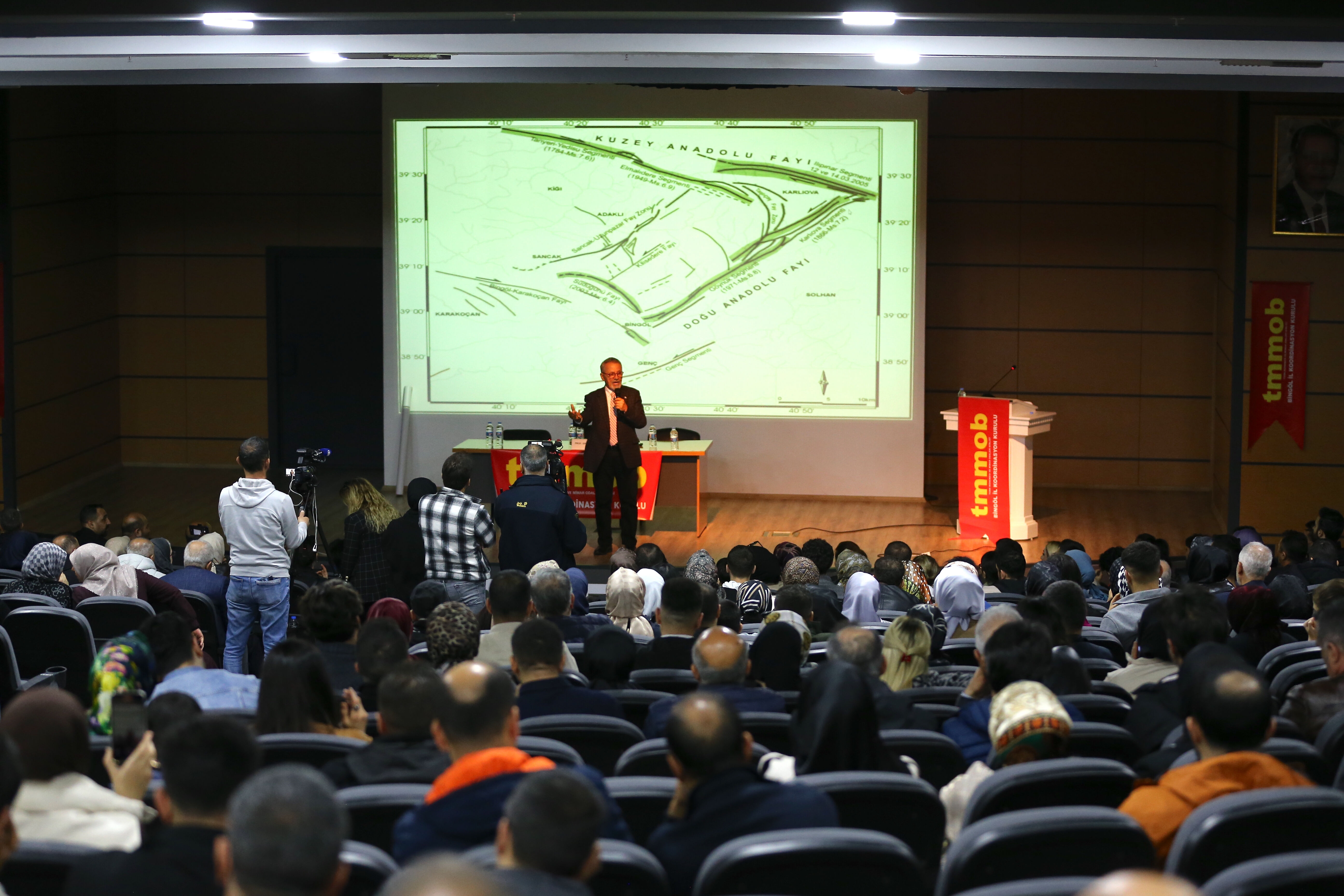 Prof. Dr. Naci Görür'den korkutan deprem uyarısı! 'Eli kulağında' diyerek açıkladı: Kırıldı kırılacak... Prof. Dr. Naci Görür'den korkutan deprem uyarısı! 'Eli kulağında' diyerek açıkladı: Kırıldı kırılacak... - 1. Resim