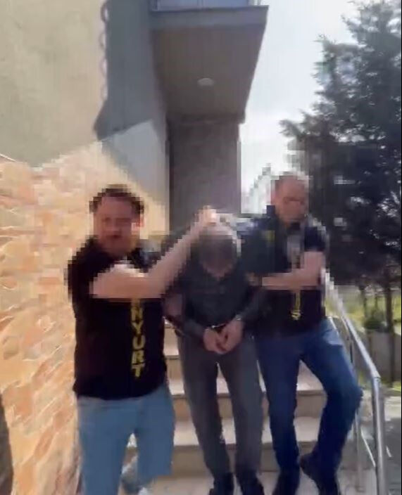 Taksiciye küfür eden kadın ve arkadaşı dayak yedi! Dehşet anları kamerada - 1. Resim