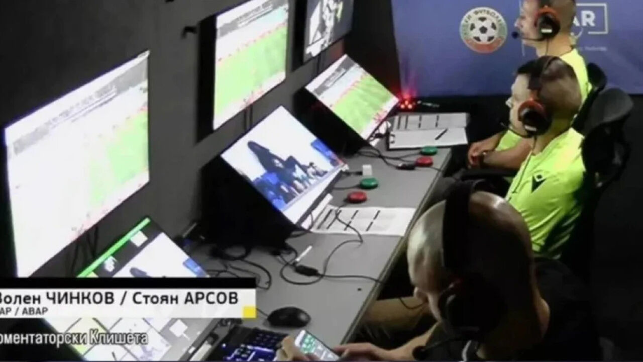 VAR odasında büyük skandal! Maç esnasında bahis oynarken yakalandı - 1. Resim