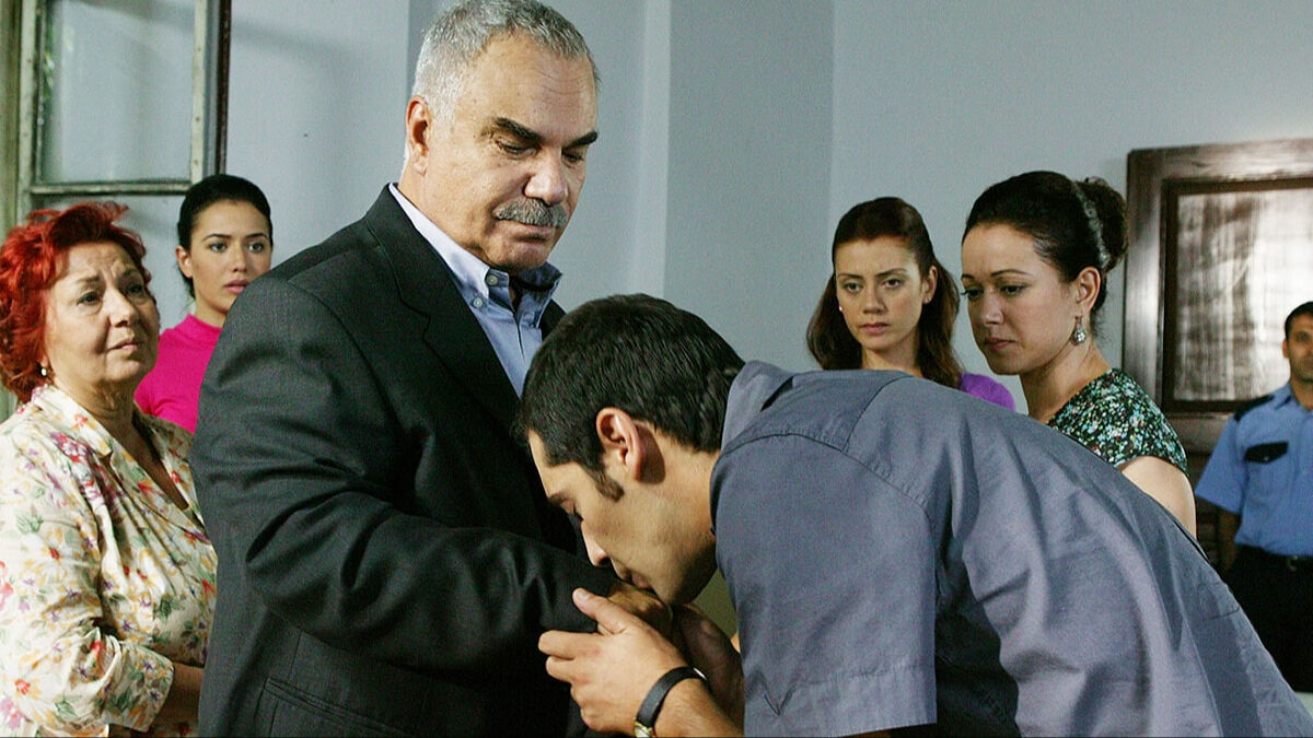 Yaprak Dökümü ne zaman çekildi? Yaprak Dökümü oyuncuları kimler? - 2. Resim