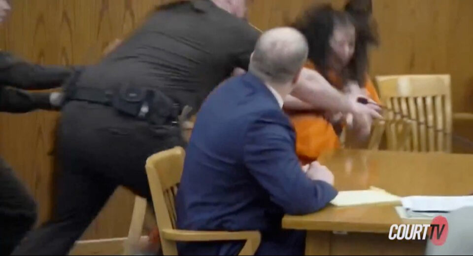 Avukatına saldırmaya kalktı, mahkeme salonu karıştı! ABD’de duruşma kabusa döndü! - 1. Resim