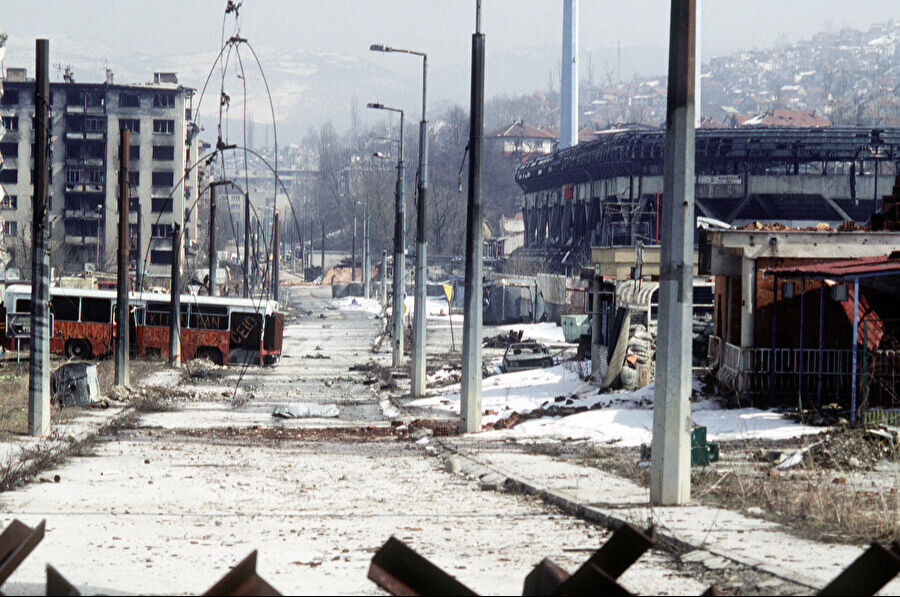 Binlerce çocuk katledilmişti! Modern çağın en uzun kuşatması 33 yıl sonra anıldı Binlerce çocuk katledilmişti! Modern çağın en uzun kuşatması 33 yıl sonra anıldı - 1. Resim