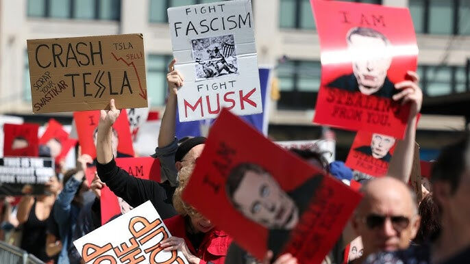 Dünya ayakta: “Ellerini Çek!” protestoları Trump ve Musk’a karşı 50 eyaletten 6 ülkeye yayılıyor - 2. Resim