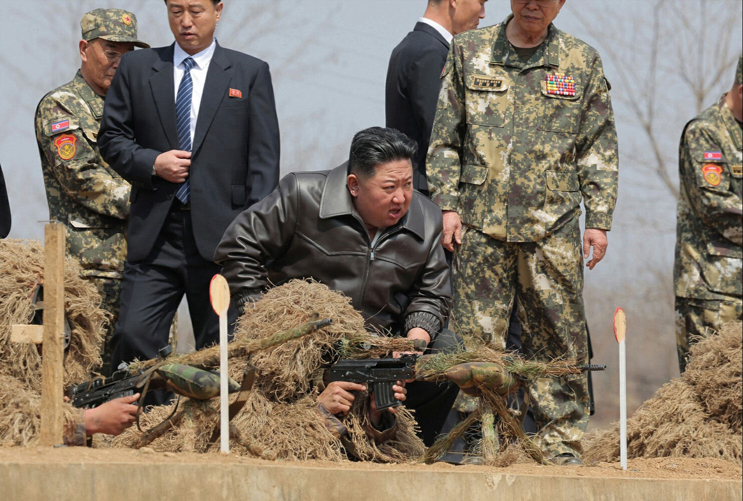 Kuzey Kore lideri Kim, savaş tatbikatını bizzat yönetti! Güney Kore'de alarm zilleri çalıyor - 1. Resim